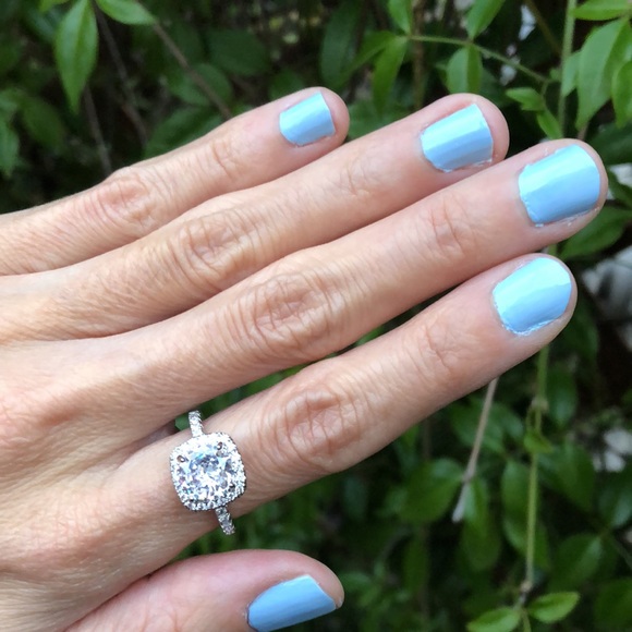 Gorgeous Cubic Zirconia Statement Ring - Picture 3 of 4